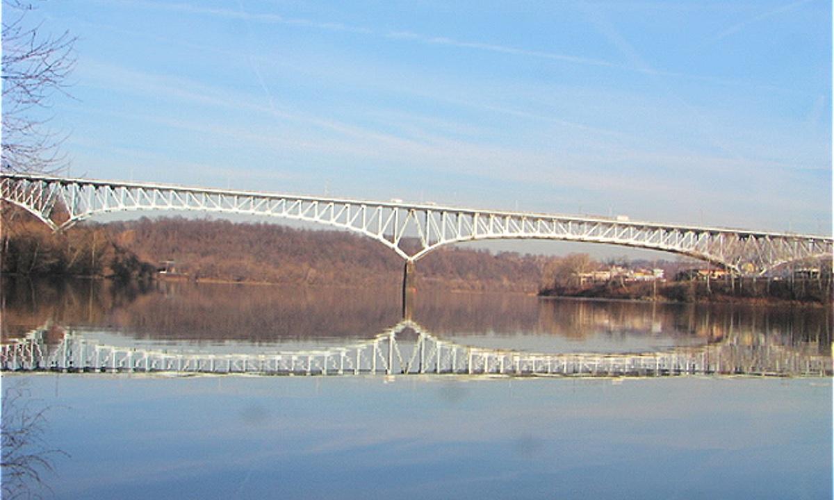 Woman Jumps to Her Death From Bridge, Leaving 3 Young Children Inside Car