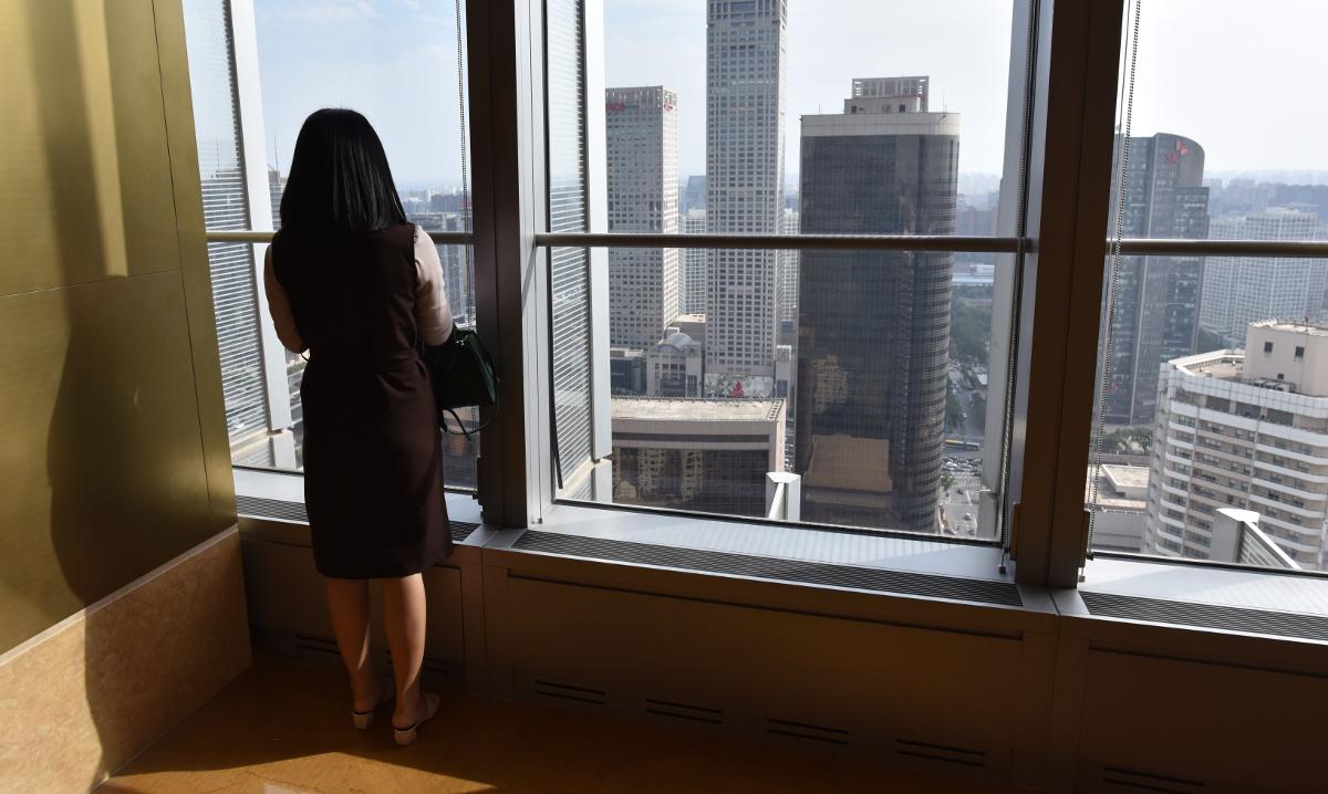 Mother Nearly Jumps to Death After Argument Over Baby’s First Words