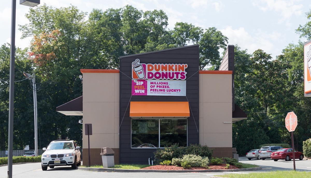 Man Abandons Dog Outside Dunkin' Donuts With a ‘Heartless’ Note Tucked Into Her Collar