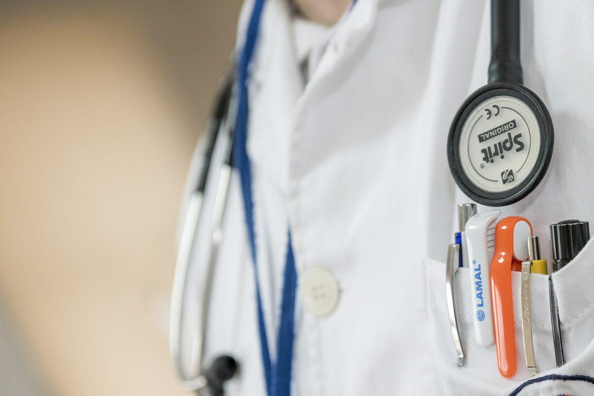 Florida Mom Arrested After Filming Daughter Licking Tongue Depressor at Medical Clinic