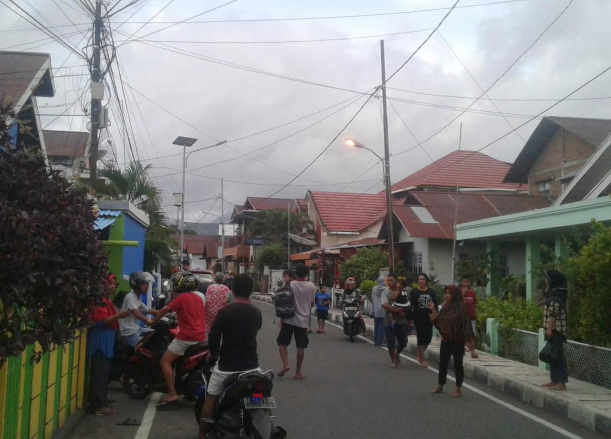 2 People Dead, Dozens of Homes Damaged in Indonesian Quake