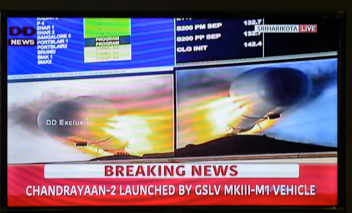 India Launches Moon Mission a Week After It Was Aborted