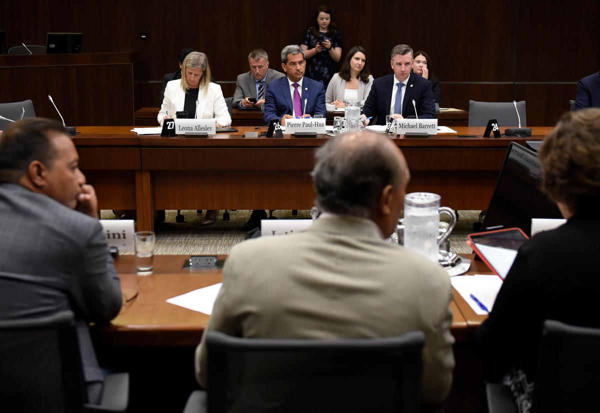 Calls to Former Diplomats Were Not Meant as Pressure, Liberal MPs Insist