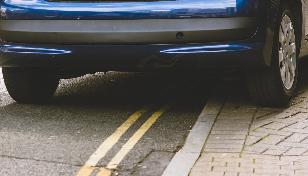 Woman Parks Car Over the Line, Watch a Driver Teach Her Lesson in Parking Etiquette