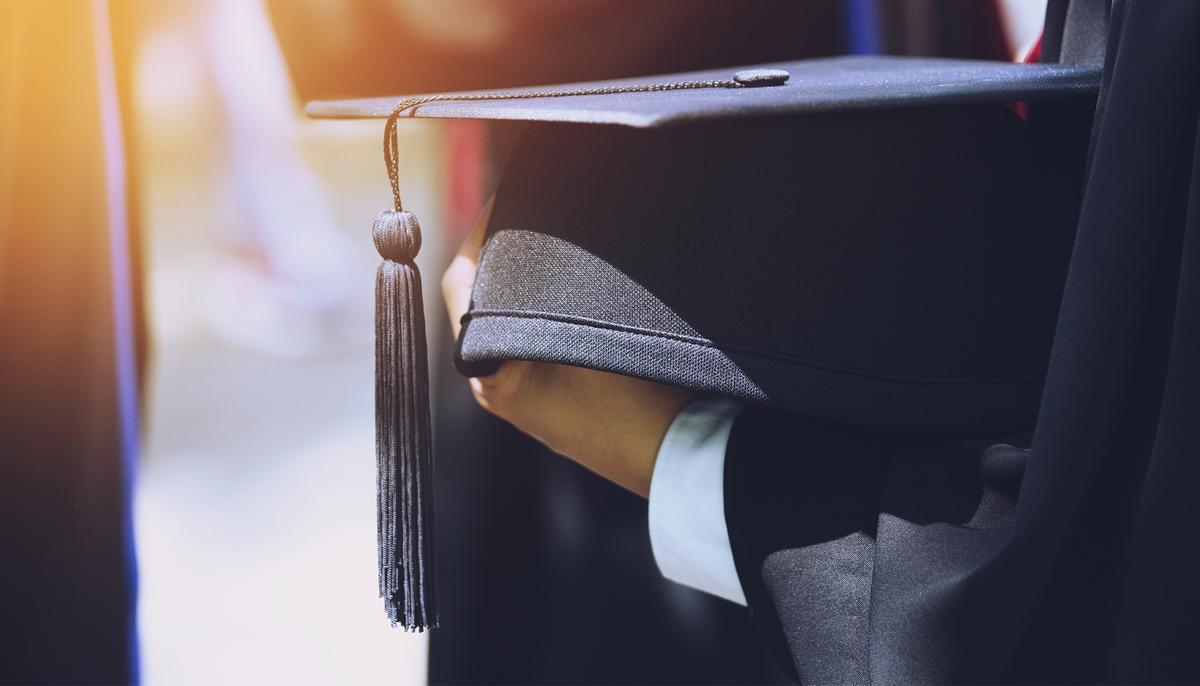 Homeless 17-Year-Old High School Senior Earns 3 Million in Scholarships Living in Shelter