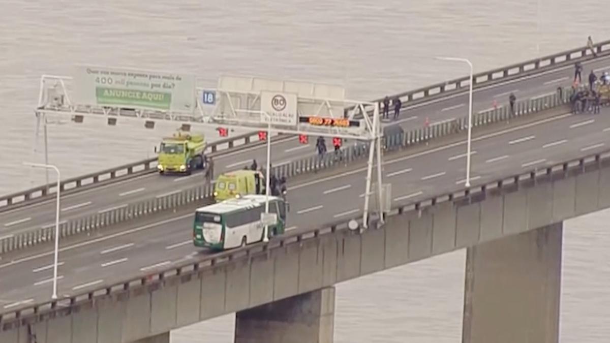 Brazil Bus Hijacker Shot Dead by Police Sniper After Four-Hour Hijacking