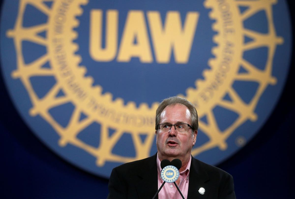 UAW Boosts Strike Pay as GM Walkout Continues