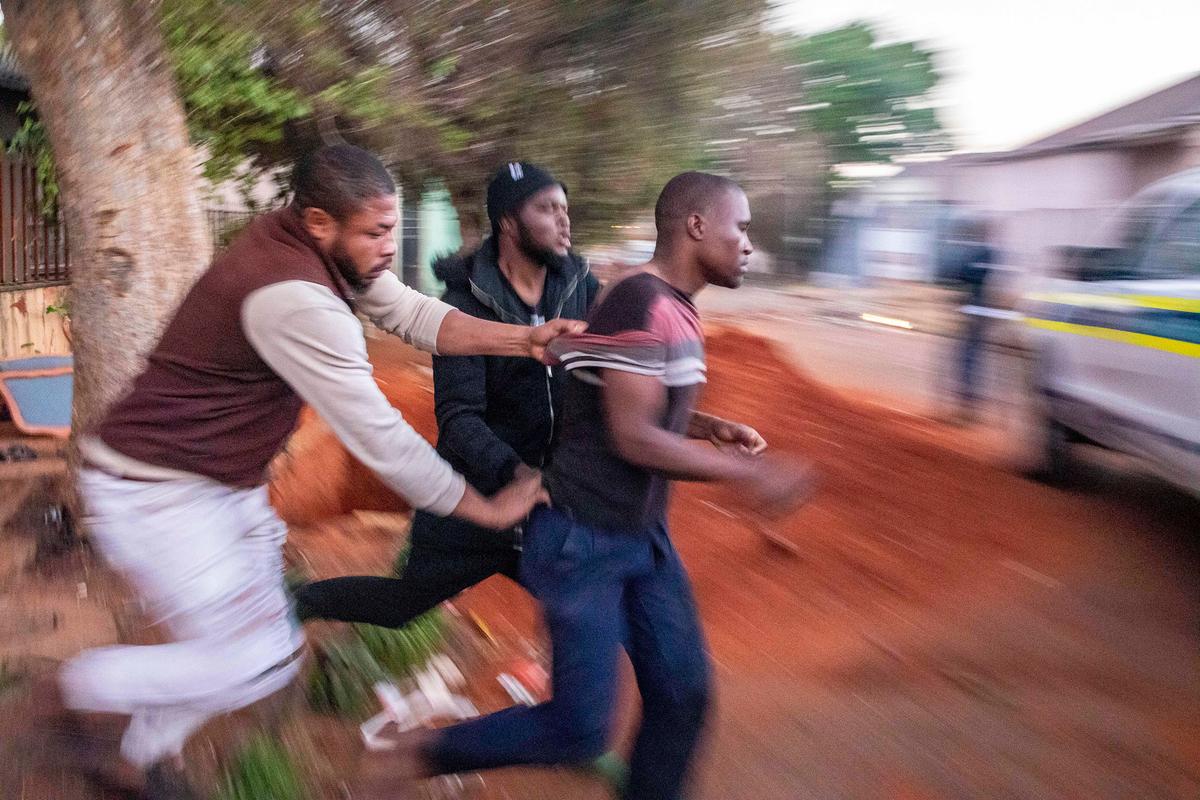 South African Police Arrest 90 as Unrest in Cities Continues