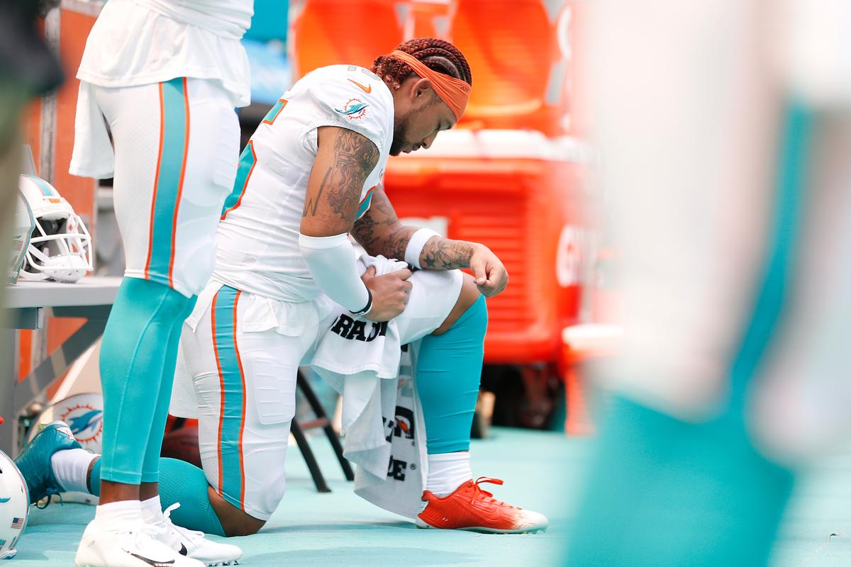 NFL Player Albert Wilson Continues Kneeling Protest During National Anthem