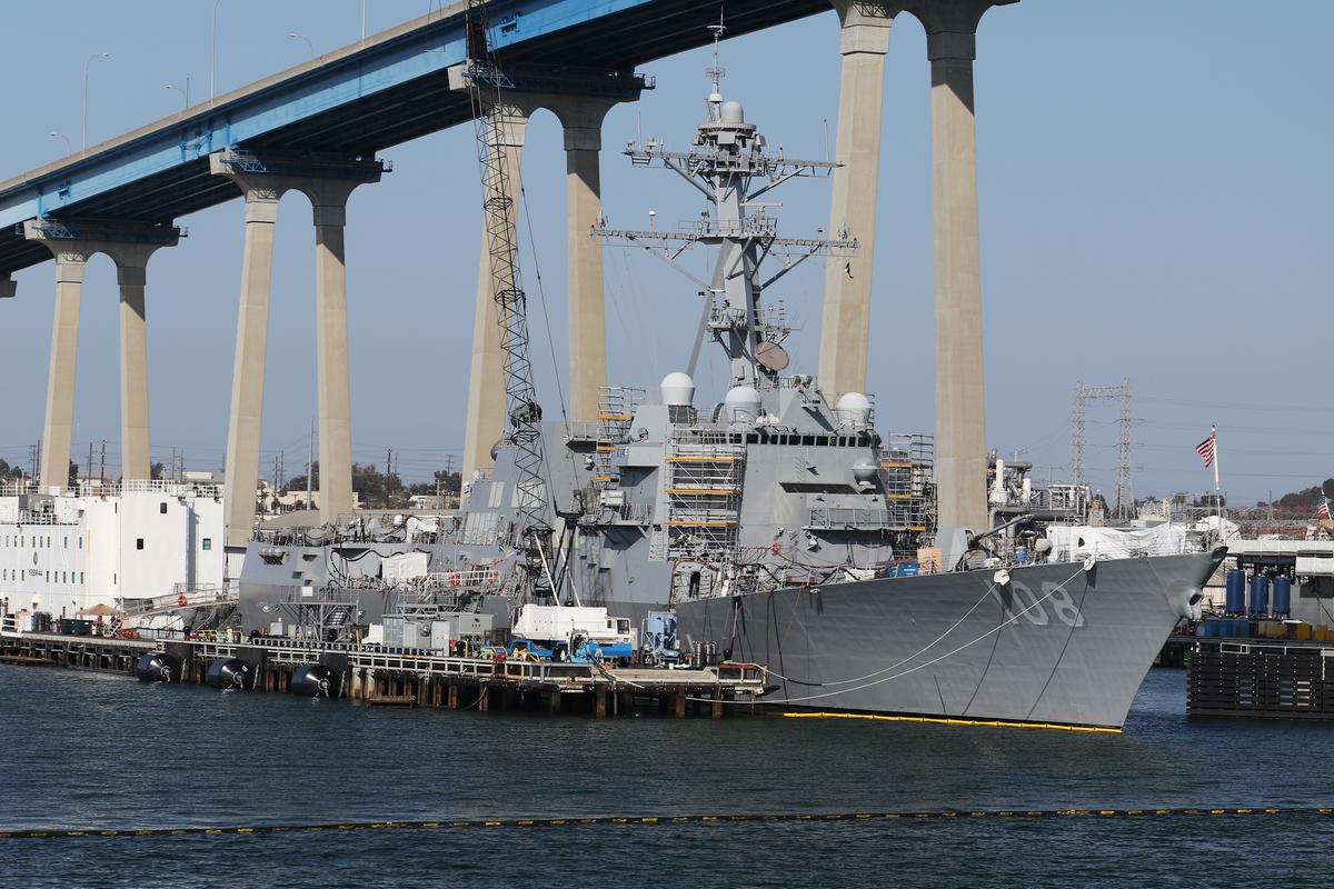 US Destroyer Sails in Disputed South China Sea Amid Trade Talks With China