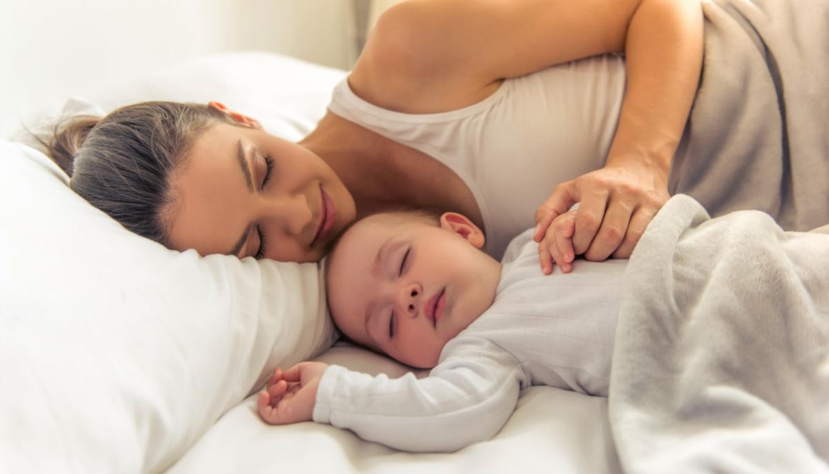 Is Sharing a Bed With Mom Beneficial for a Newborn Child? Here’s What a Doctor Says