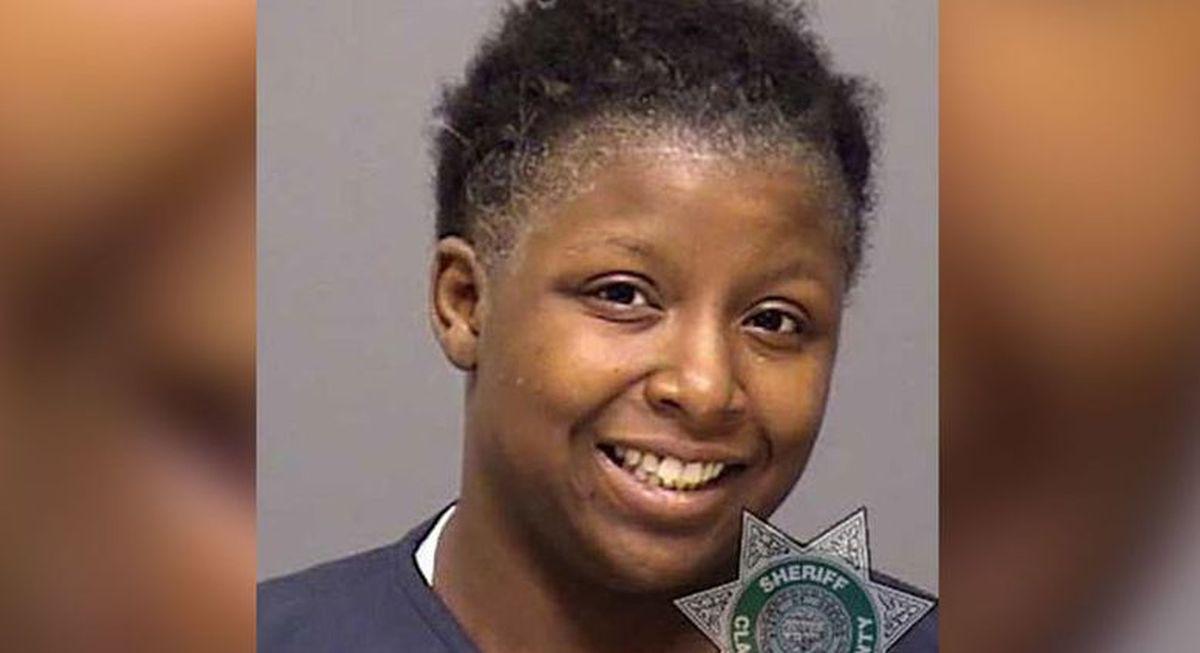 2 Kids Wait in Car as Mom Walks in Taco Bell, Slashes Random Man’s Throat Over Dispute: Police