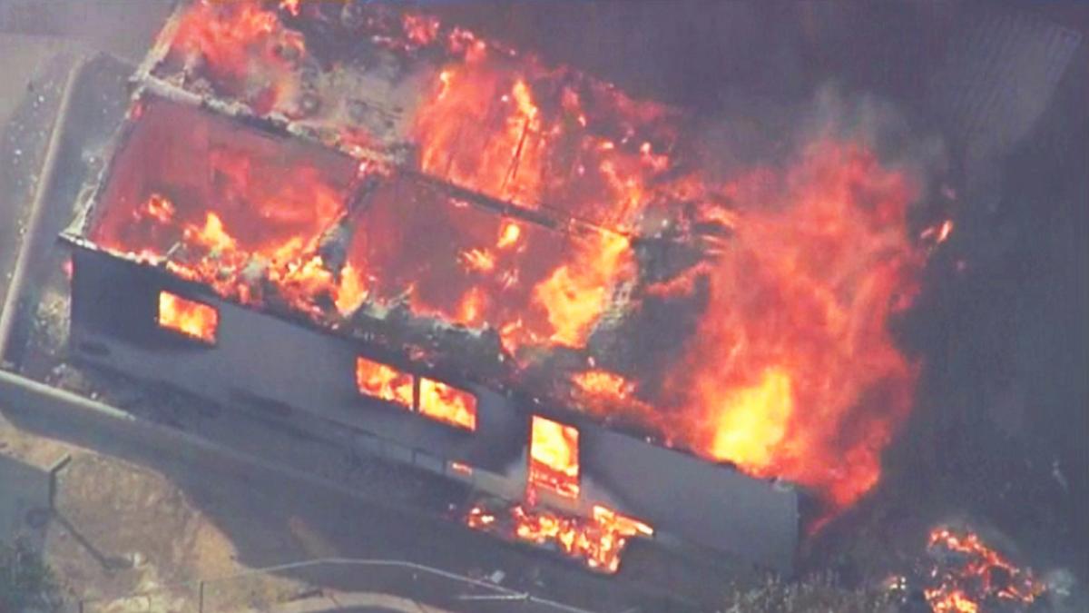 Wildfire Destroys Homes, Causes Injuries in California Mobile Home Park