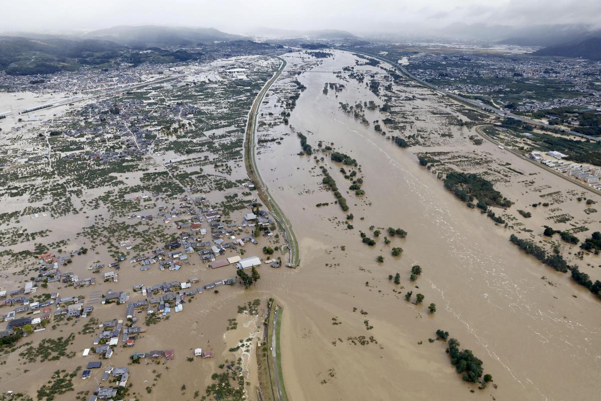 19 Killed, Dozens Missing After Fierce Typhoon Pounds Tokyo