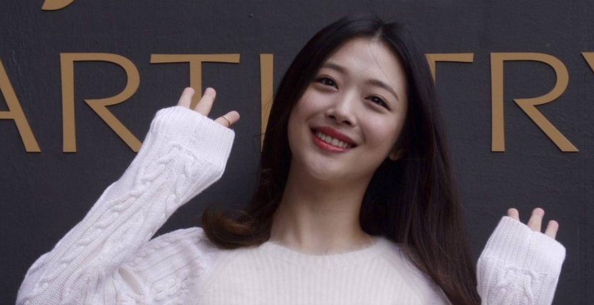 K-Pop Star Sulli Dead at 25, Officials Believe Suicide Was Manner of Death