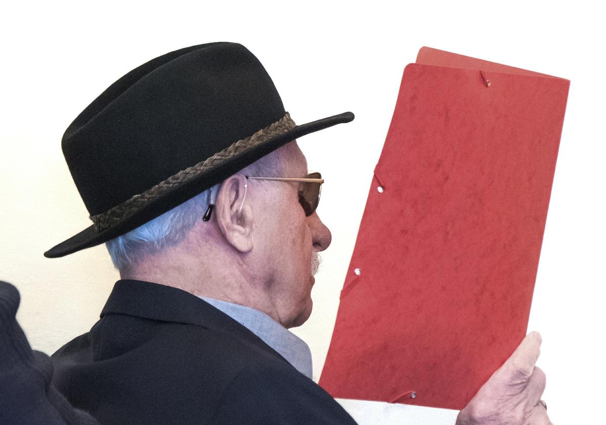 Former Nazi SS Guard, 93, Goes on Trial in Hamburg