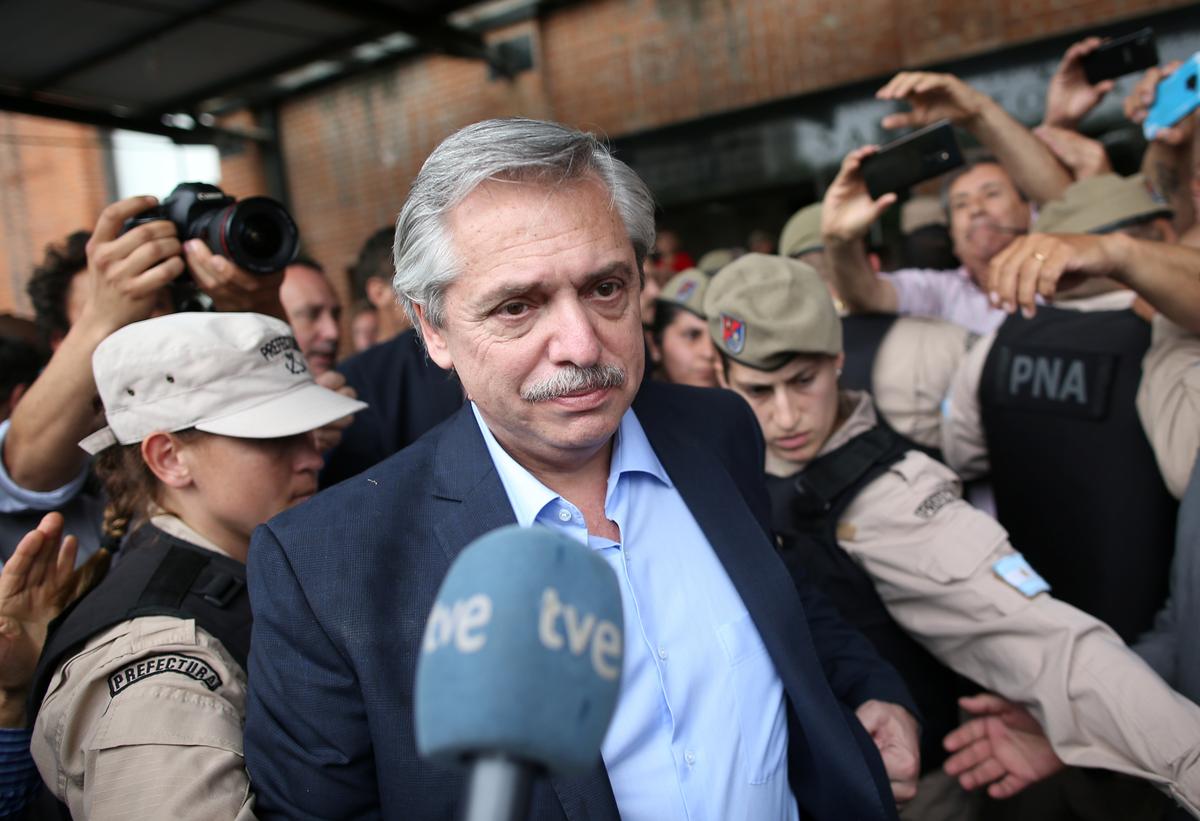 Argentina’s Fernandez, Macri Meet as Country Faces Uncertain Future