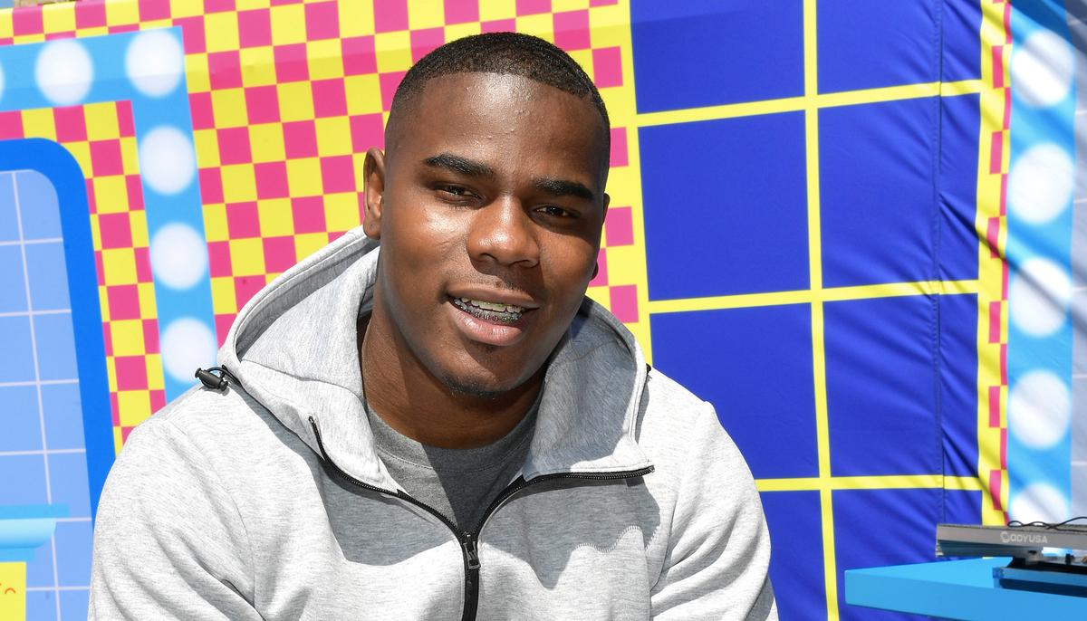 Watch: Comedian Sees Widow Paying for Gas With Pennies, Pays it Forward, and Leaves Her in Tears