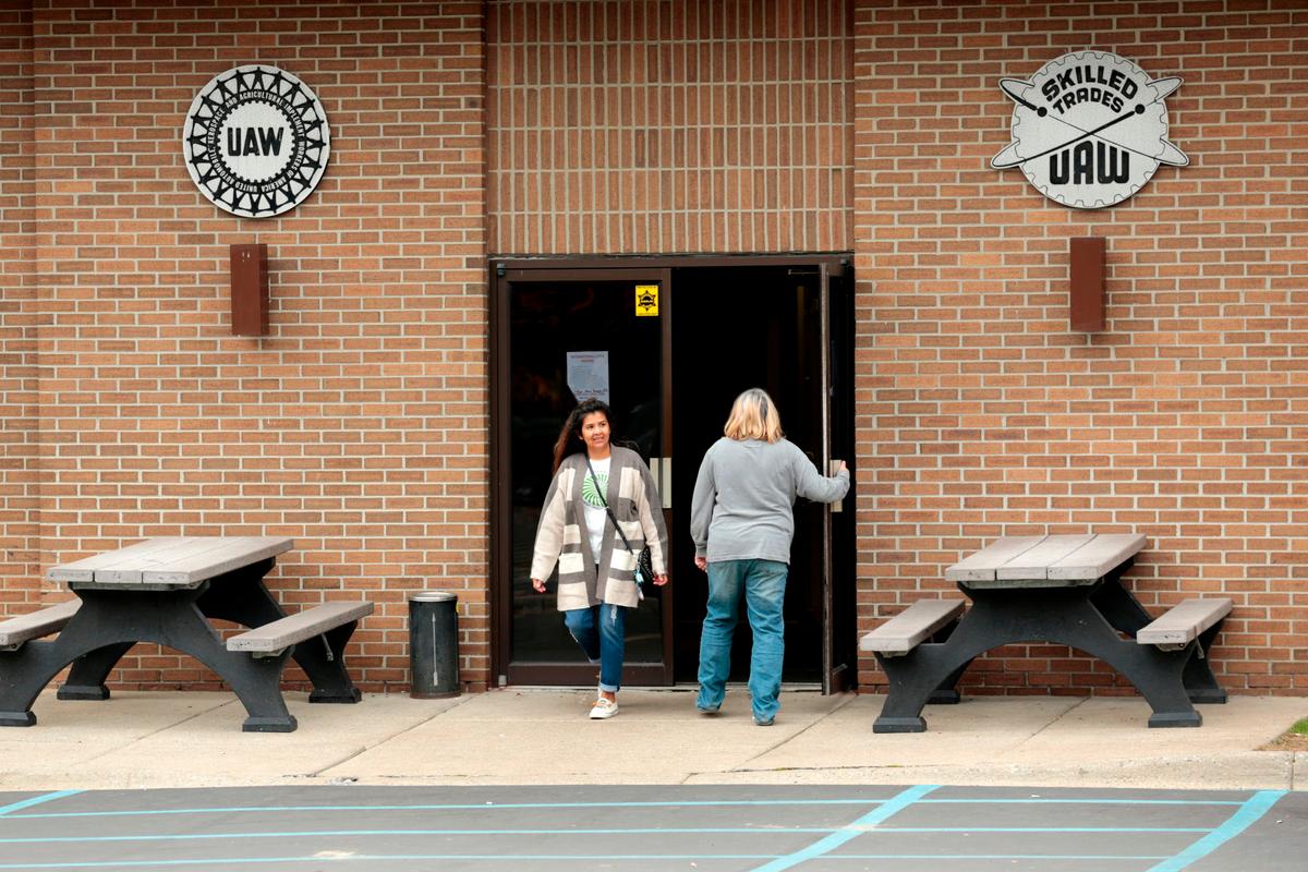 Foxx, Walberg Seek House Committee Hearing on UAW’s Growing Corruption Scandal