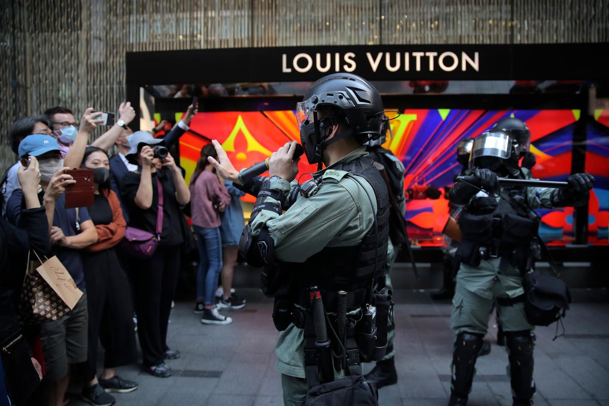 Last Campus Protesters Hold Out as Hong Kong Schools Reopen