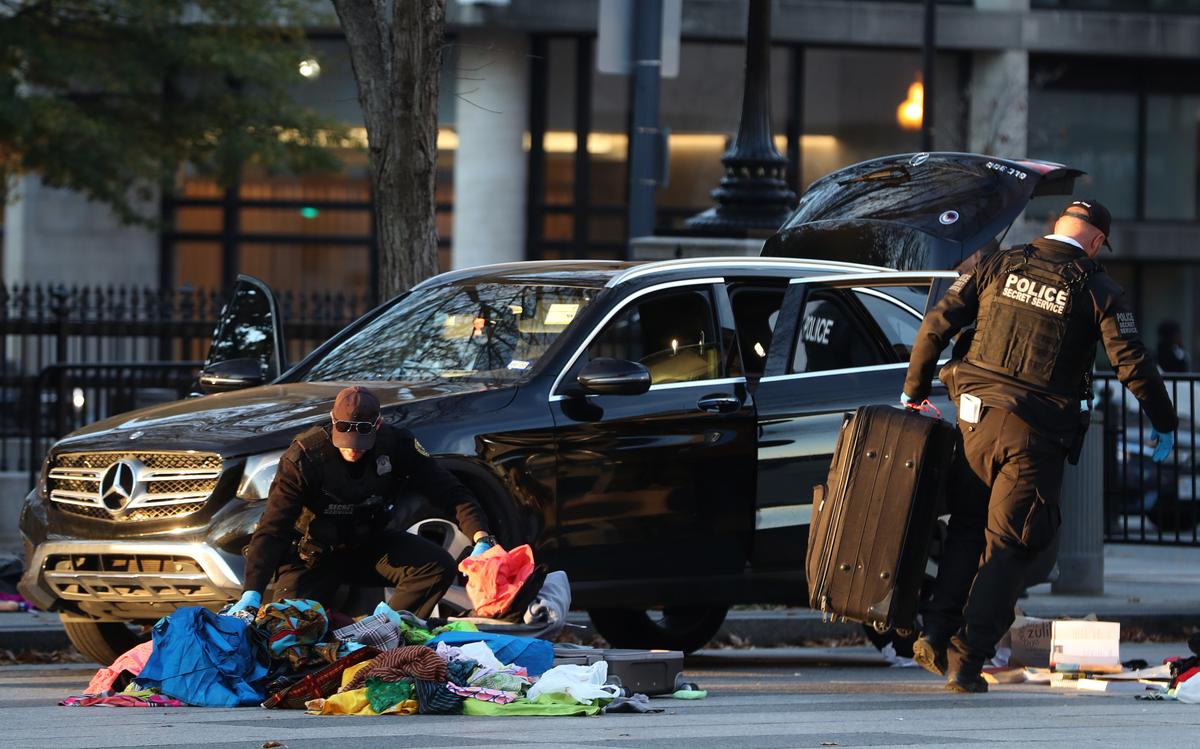 Unauthorized Vehicle Attempts to Sneak Into White House, Driver in Custody
