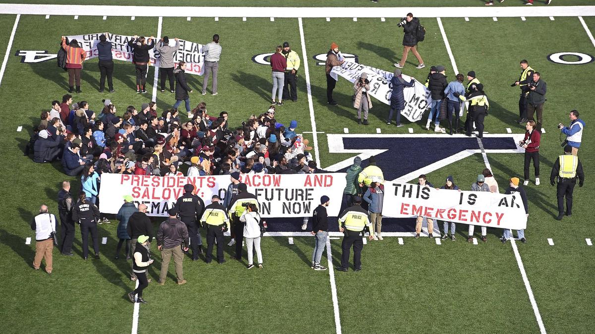 Harvard-Yale Game Delayed by Student Protest; 20-30 Arrested