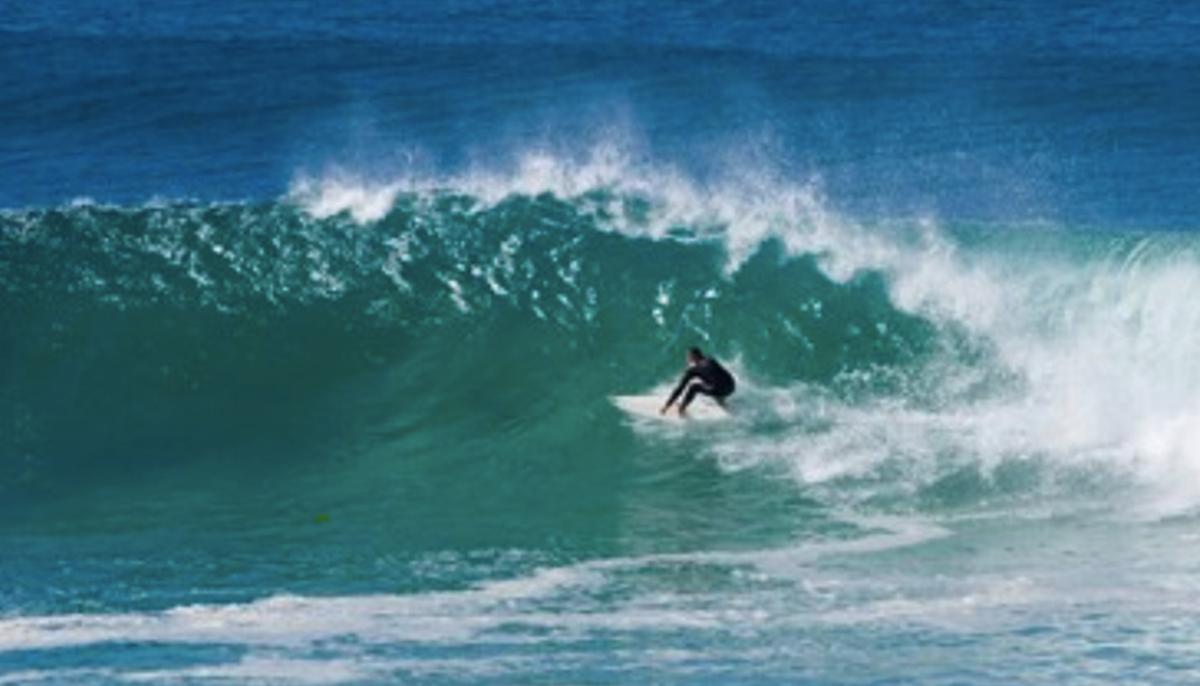 Filipino Surfer Sacrifices Gold Medal Run to Save Fallen Rival From Fierce Waves During Competition