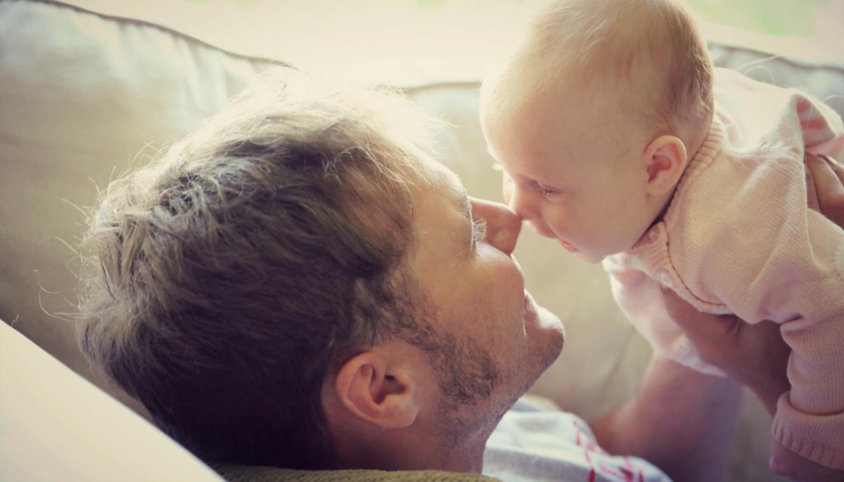 Baby Daughter Entranced by Dad Singing Country Song ‘I’m Moving On,’ and Her Response Goes Viral