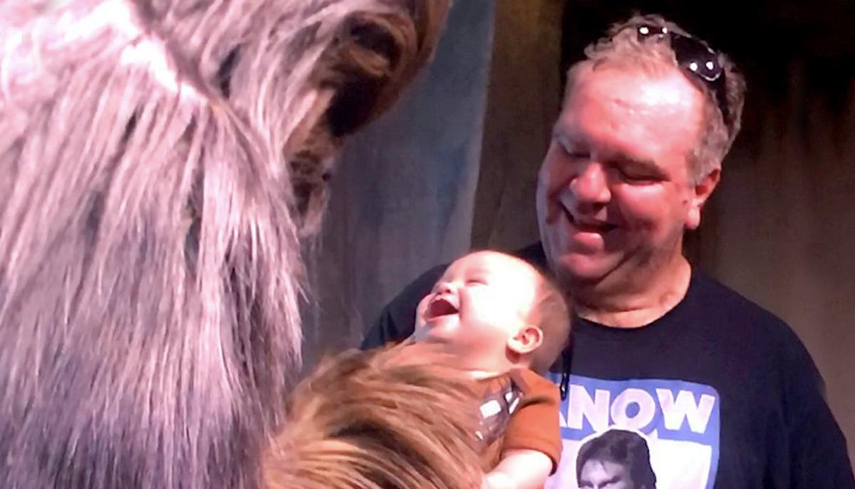Watch the Tiniest Little Star Wars Fan’s Priceless Reaction on Meeting Chewbacca