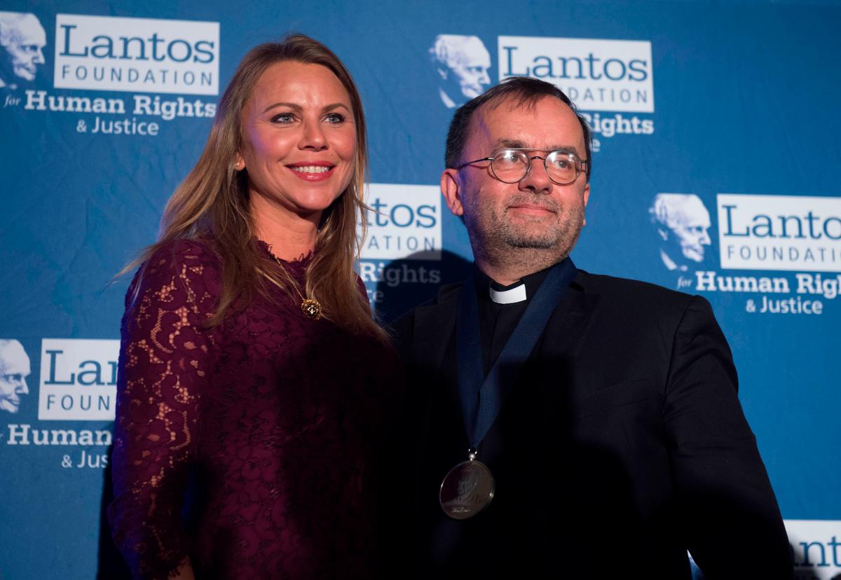 Former CBS Reporter Sues New York Magazine Over ‘Scandalous, Sexist’ Article That Derailed Her Career