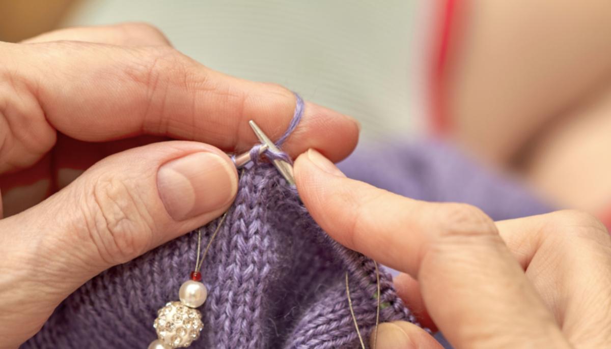 Anonymous 88-year-old Woman Knits Wool Hats, Hangs Them On Fence in ZipLoc Bags For Needy Kids During Winter