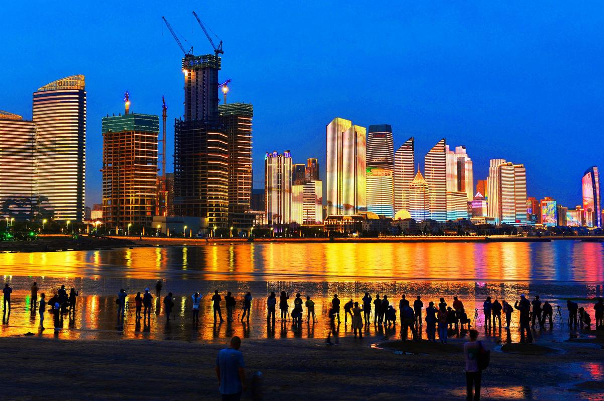 Hengfeng Bank Ex-Chairman Sentenced to Death With Two-Year Reprieve