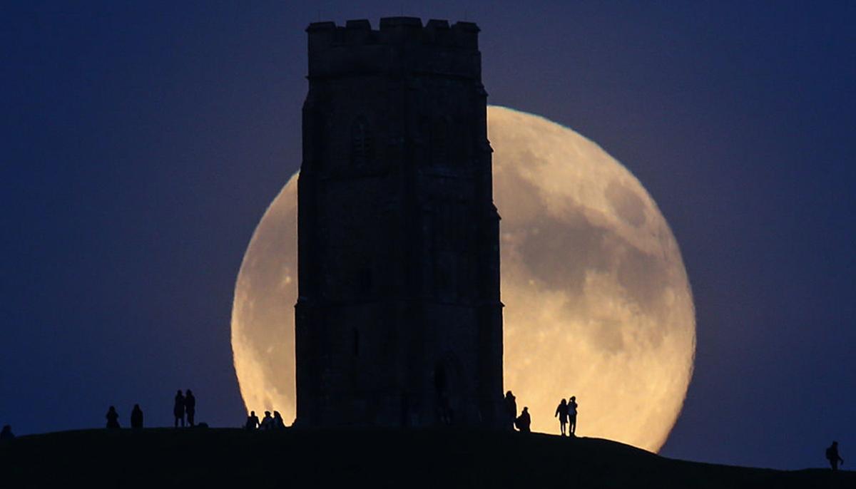 Gear Up for 2020’s Lunar Extravaganza: 10 Full Moons, 2 Supermoons, and 1 Blue Moon to Look Forward To