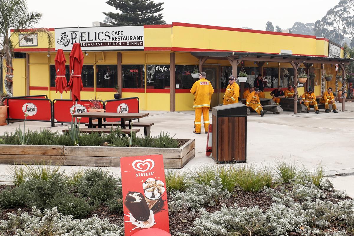 Containment Key as Rain Brings Australian Firefighters Some Reprieve