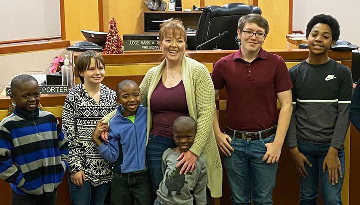 ‘I Need Them’: Single Mom Who Grew Up in Foster Care Officially Adopts 6 Kids of Her Own