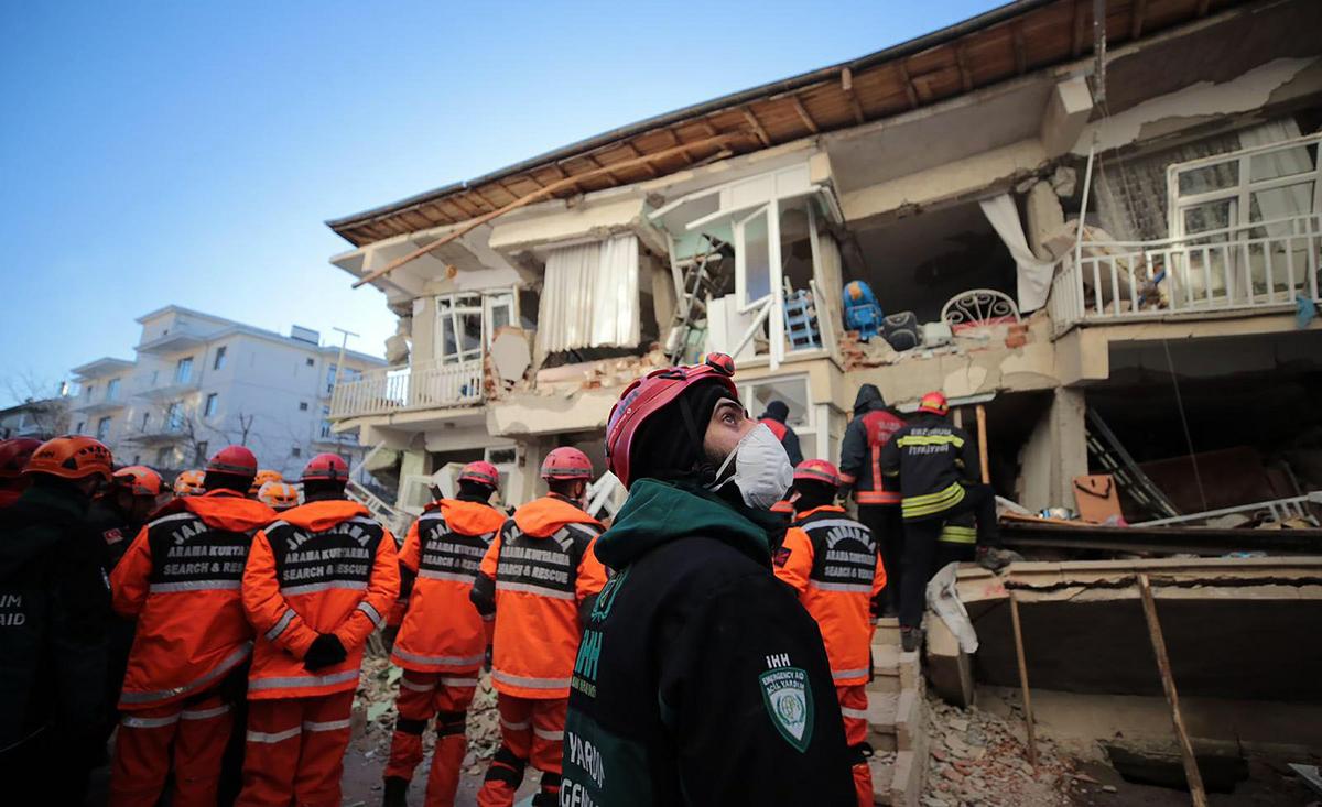 Death Toll Stands at 22 in Turkish Earthquake; 1,000 Hurt