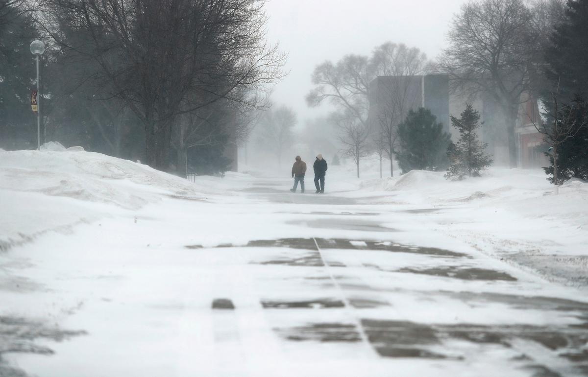 Arctic Blast Sends Temperatures Plummeting in Midwest, Blizzard Warnings Issued