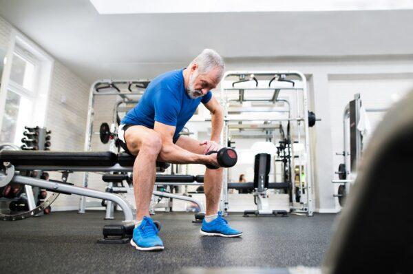 <span class="caption">If an influencer or fellow gym-goer is saying their way is the only way, make sure you question it.</span> (Halfpoint/Shutterstock)