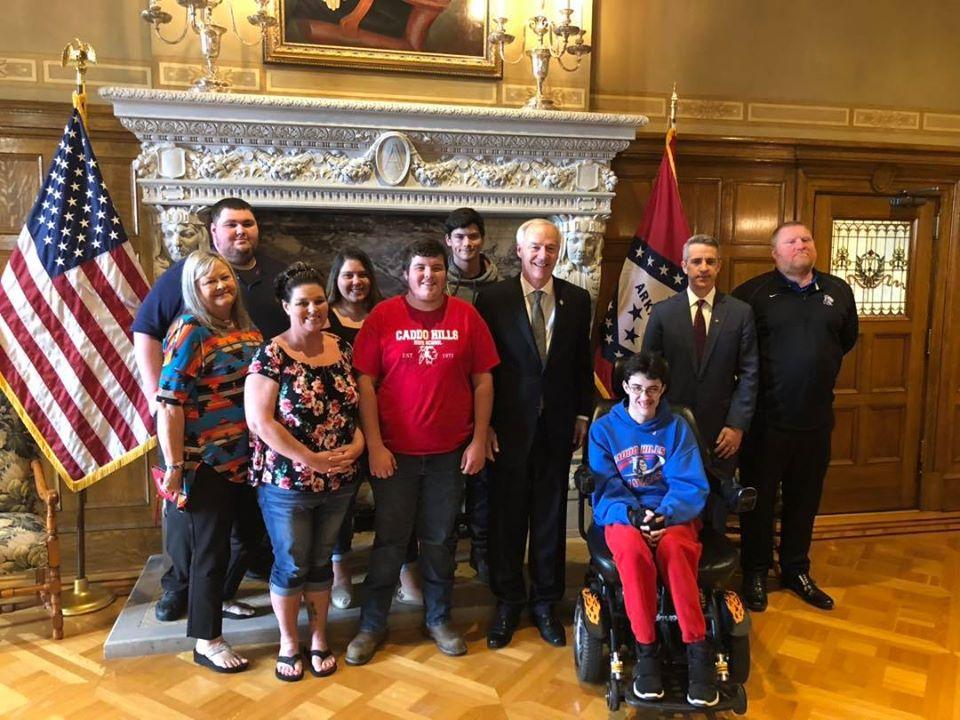 Tanner Wilson and Brandon Qualls with Governor Asa Hutchinson. (Courtesy of <a href="https://www.caddohills.org/">Caddo Hills School District</a>)