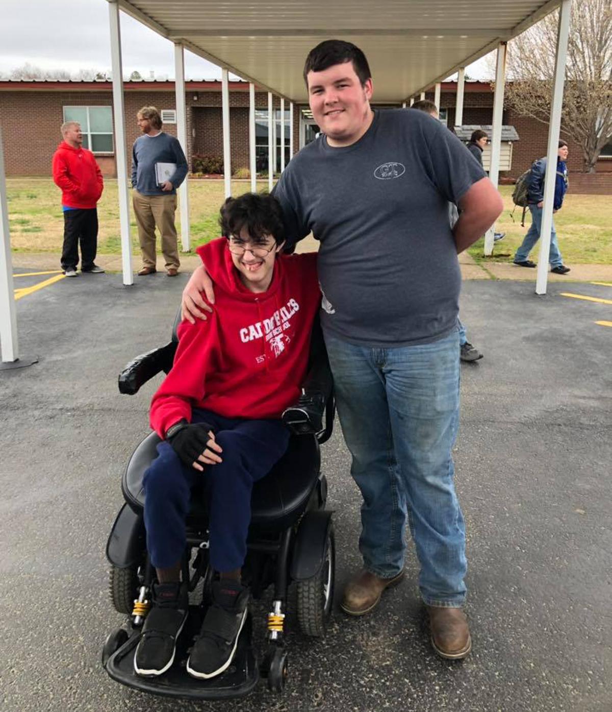 Tanner Wilson gifted Brandon Qualls an electric wheelchair in February 2019. (Courtesy of <a href="https://www.caddohills.org/">Caddo Hills School District</a>)