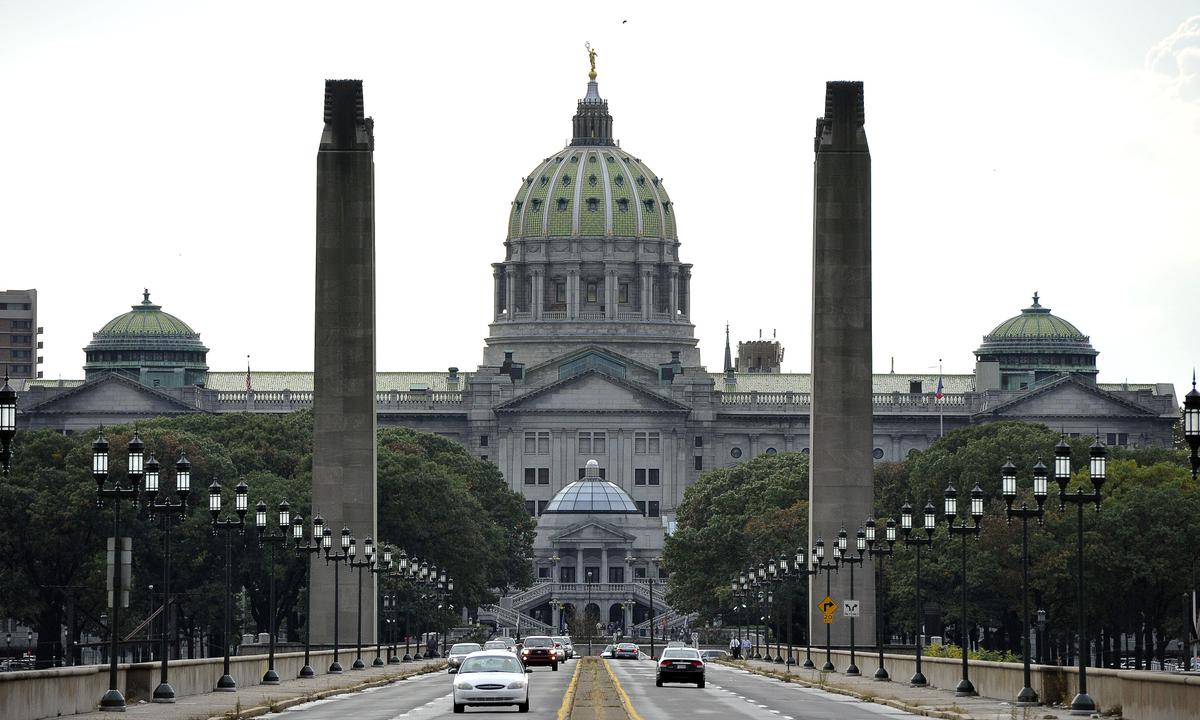 Centrists Flirt With Democrats, and the Party Rebuffs Them