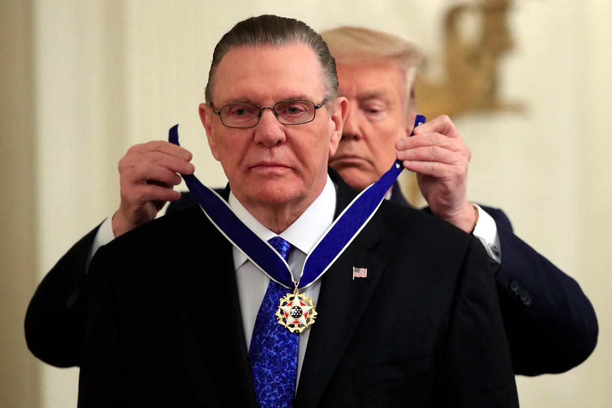 Trump Presents Medal of Freedom to Retired Four-Star General
