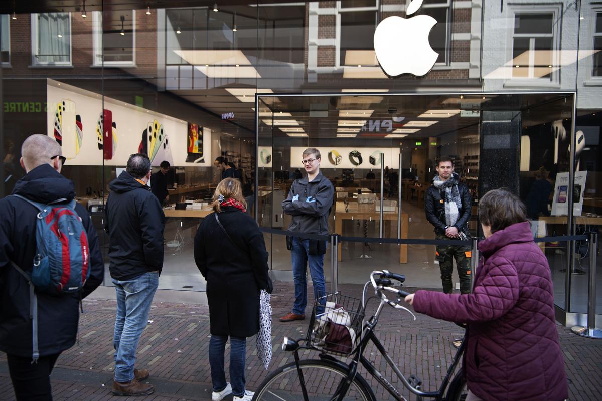 Apple Closing All Stores Outside China for 2 Weeks