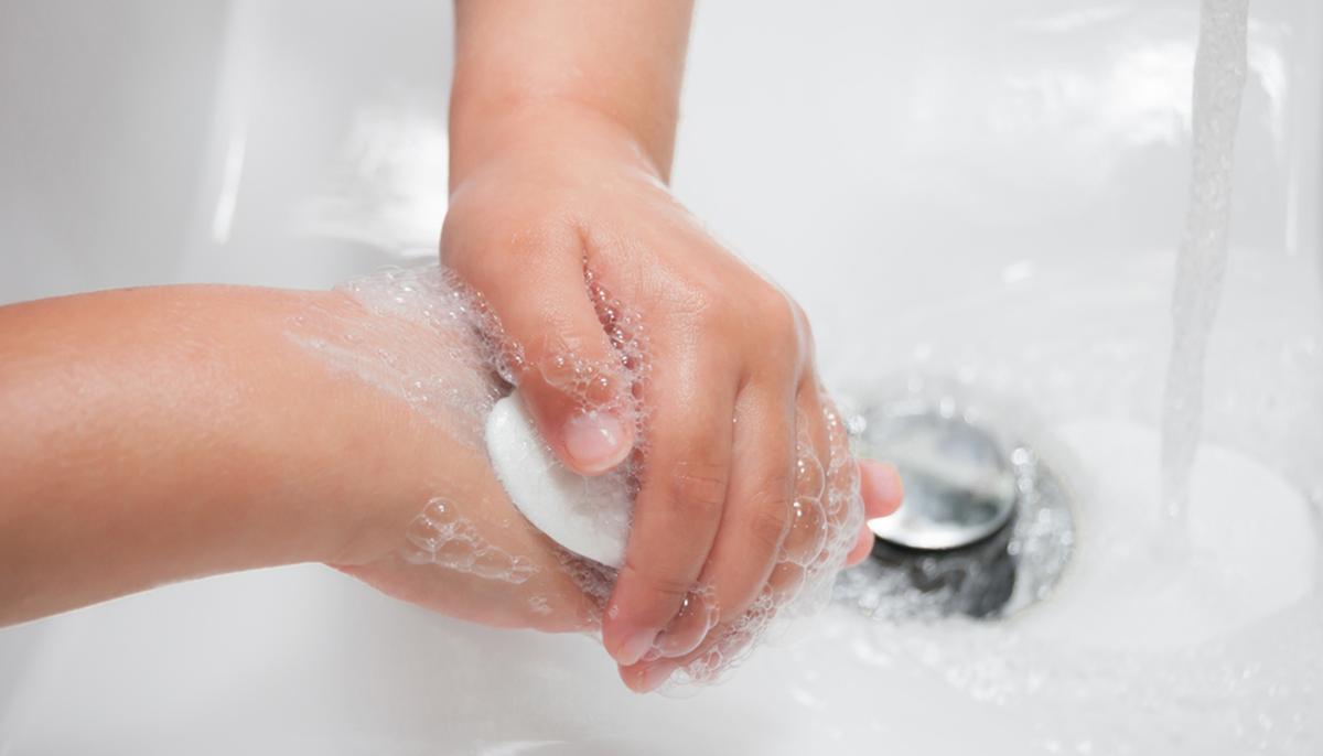 Viral Hand-Washing Experiment With Pepper and Water Shows Kids the Power of Using Soap