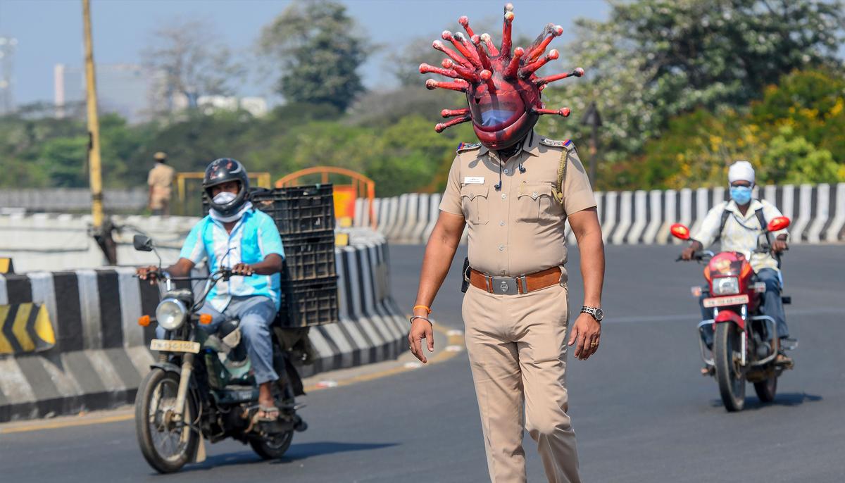 Indian Police Officer Dons ‘CCP Virus Helmet’ to Warn Motorists to Stay Home