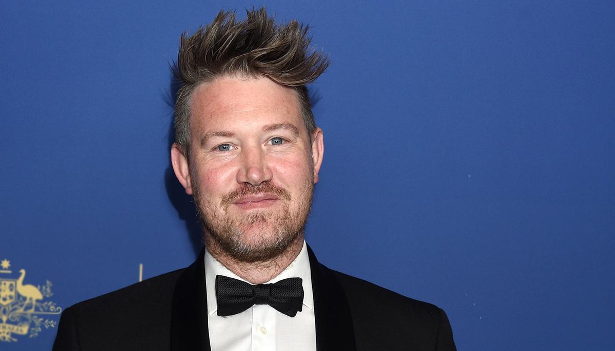 3 Magicians Wow ‘AGT’ Judges With Trick Where They Steal Judge Eddie Perfect’s Sneaker