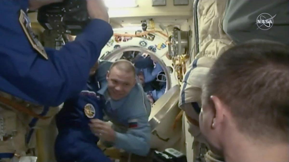 No Social Distancing in Space: New Crew Greeted With Hugs