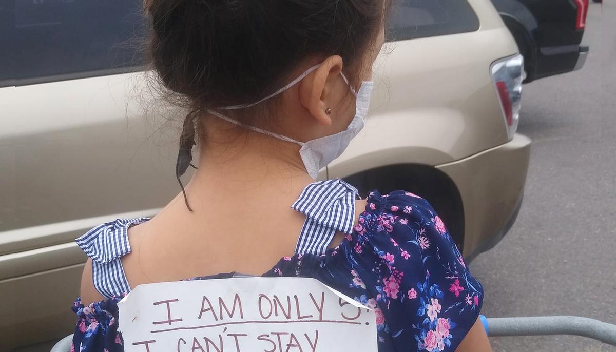 Mom Puts Sign on Daughter’s Back in Grocery Store for Would-Be Social Distance Shamers