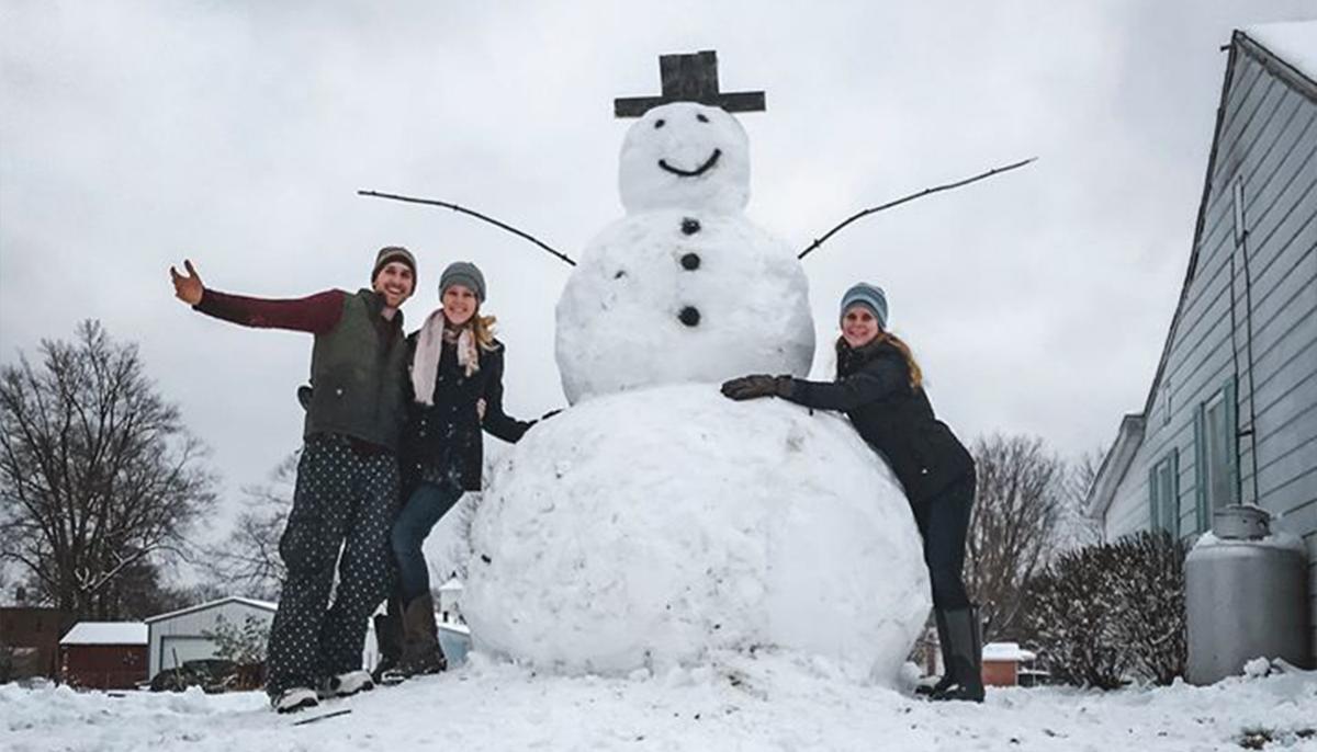 Giant Snowman With Hidden Tree Trunk Base Delivers Instant Karma to Driver