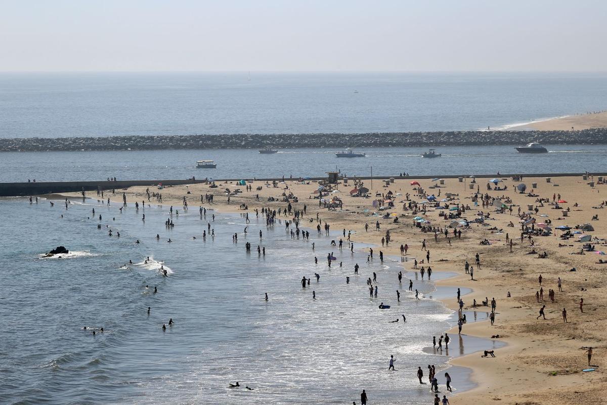 Newsom ‘Put Politics Over Data’ With Beach Closure Order, Newport Mayor Says